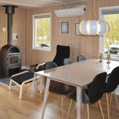 Three-bedroom Holiday In Ferienhaus
